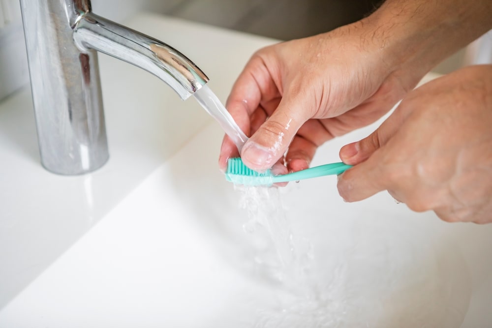 how to clean a toothbrush